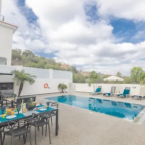 https://casa-de-nicole.protaras-cy-hotels.com