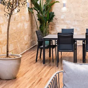 https://valletta-waterfront-backyard-flat.qawrahotelsmalta.org
